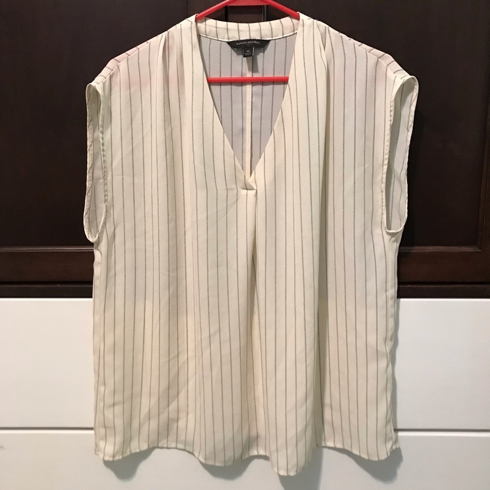 Banana Republic Ivory Top. Size Medium